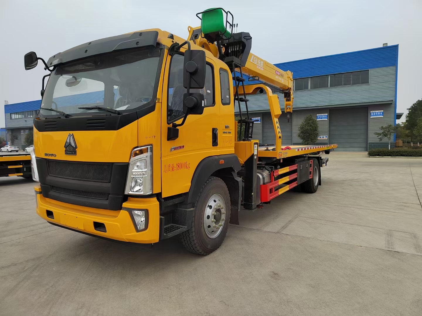 重汽豪沃G5X帶吊清障車(chē)國六