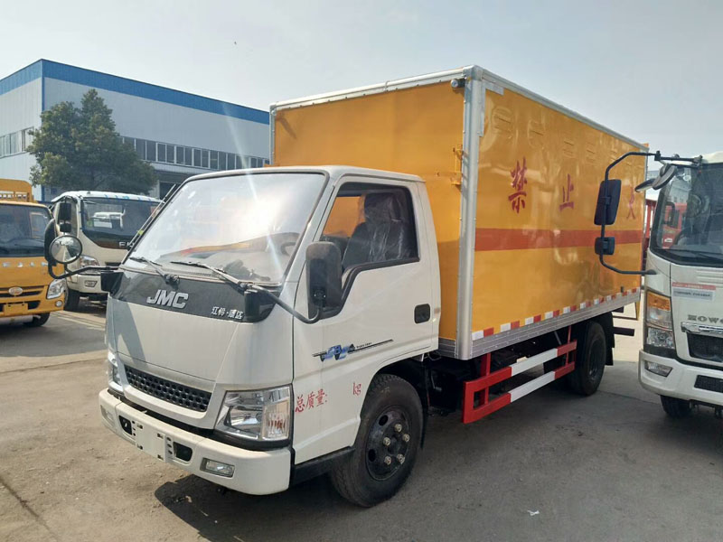 江鈴4.1米（藍牌）易燃固體廂式車(chē)