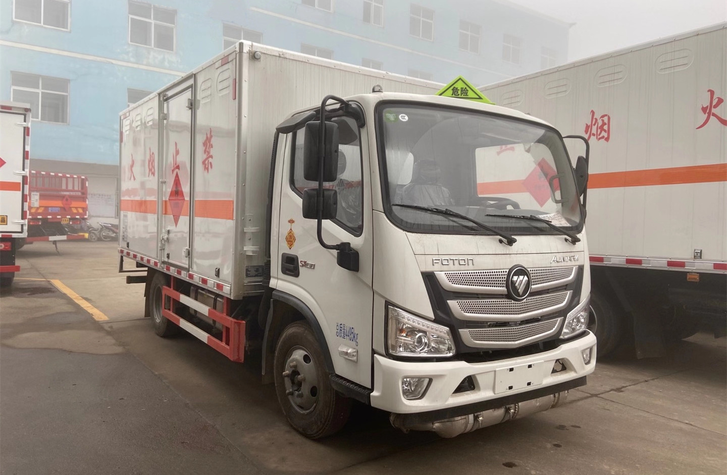 福田歐馬可藍牌易燃液體廂式車(chē)