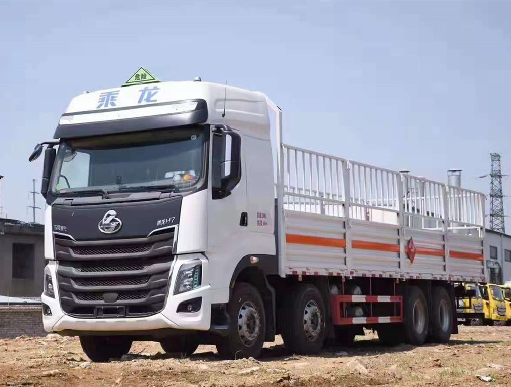 柳汽乘龍四軸9.6米貨廂氣瓶運輸車(chē)