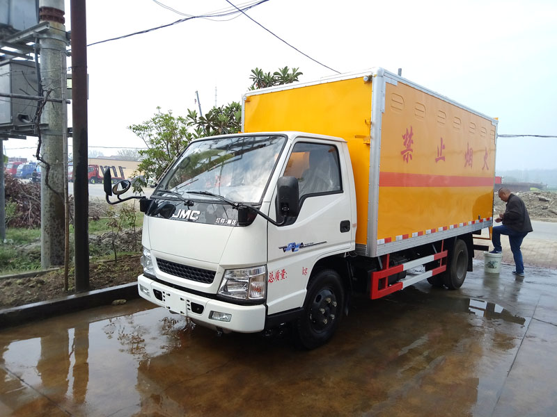 江鈴4米1（藍牌）毒性感染性廂式車(chē)