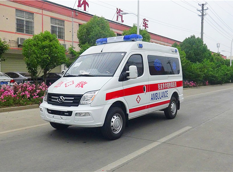 上汽大通V80短軸中頂救護車(chē)