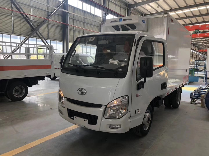 國六 躍進(jìn)小福星3.26米冷藏車(chē)