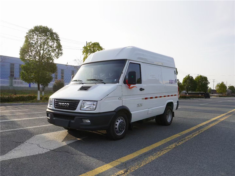 國六 南京依維柯短軸面包冷藏車(chē)